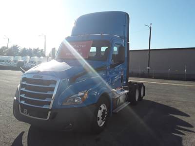 Freightliner Cascadia 126 Day Cab Truck - 450HP, 12 Speed Automatic