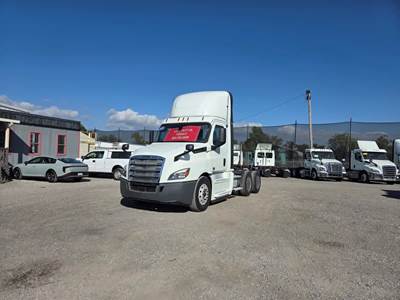 Freightliner Cascadia 126 Day Cab Truck - 400HP, 12 Speed Automatic