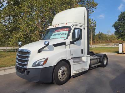 Freightliner Cascadia 126 Single Axle Day Cab Truck - 400HP, 10 Speed Automatic