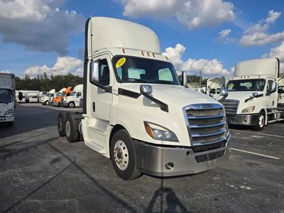 Freightliner Cascadia 126 Day Cab Truck - 450HP, 12 Speed Automatic