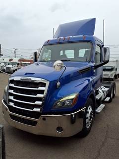 Freightliner Cascadia 126 Day Cab Truck - 410HP, 12 Speed Automatic