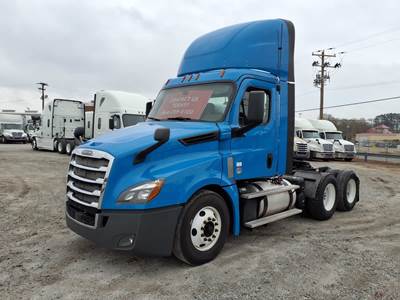 Freightliner Cascadia 126 Day Cab Truck - 450HP, 12 Speed Automatic