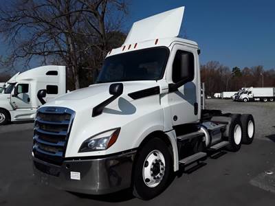 Freightliner Cascadia 126 Day Cab Truck - 450HP, 12 Speed Automatic