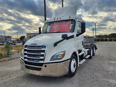Freightliner Cascadia 126 Day Cab Truck - 450HP, 12 Speed Automatic