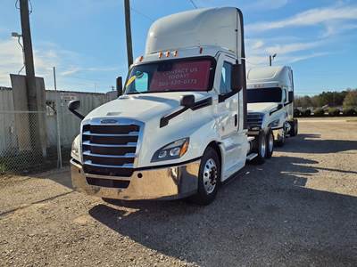 Freightliner Cascadia 126 Day Cab Truck - 455HP, 12 Speed Automatic