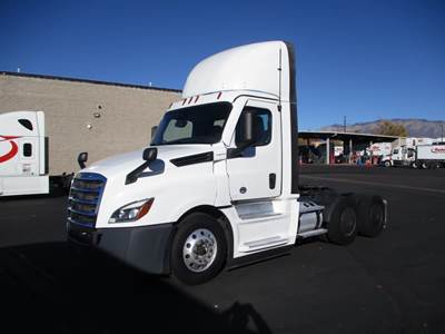 Freightliner Cascadia 126 Day Cab Truck - 450HP, 12 Speed Automatic