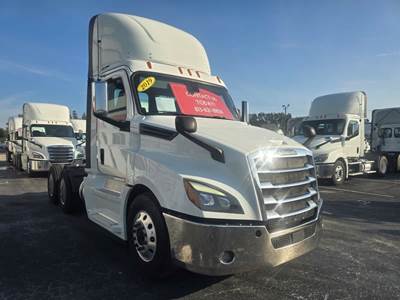 Freightliner Cascadia 126 Day Cab Truck - 450HP, 12 Speed Automatic