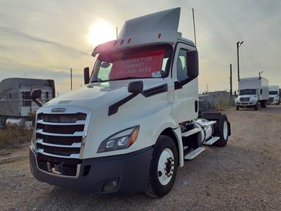 Freightliner Cascadia 126 Single Axle Day Cab Truck - 450HP, 12 Speed Automatic