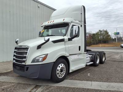 Freightliner Cascadia 126 Day Cab Truck - 400HP, 12 Speed Automatic