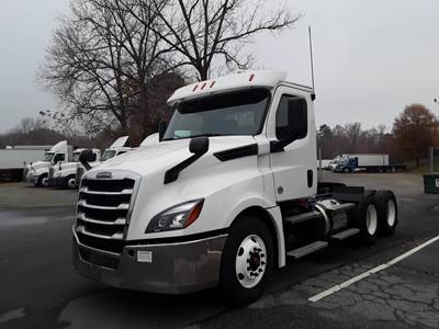 Freightliner Cascadia 126 Day Cab Truck - 450HP, 12 Speed Automatic