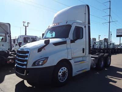 Freightliner Cascadia 126 Day Cab Truck - 400HP, 12 Speed Automatic