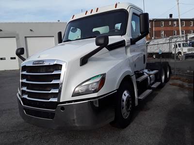 Freightliner Cascadia 126 Day Cab Truck - 455HP, 12 Speed Automatic