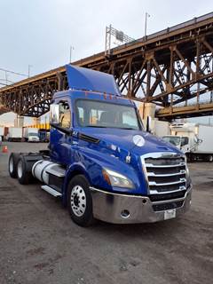 Freightliner Cascadia 126 Day Cab Truck - 410HP, 12 Speed Automatic