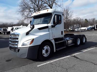 Freightliner Cascadia 126 Day Cab Truck - 450HP, 12 Speed Automatic