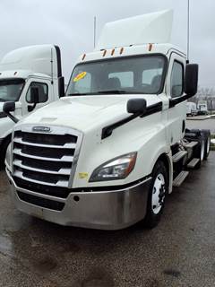 Freightliner Cascadia 126 Day Cab Truck - 455HP, 12 Speed Automatic