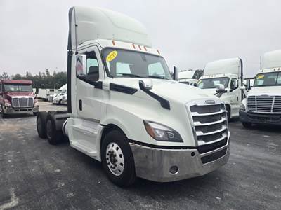 Freightliner Cascadia 126 Day Cab Truck - 450HP, 12 Speed Automatic