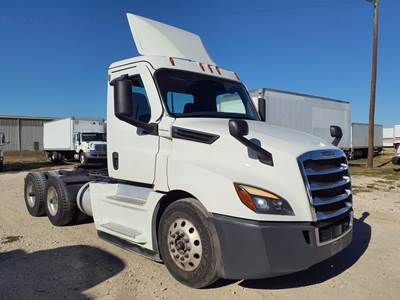 Freightliner Cascadia 126 Day Cab Truck - 450HP, 12 Speed Automatic