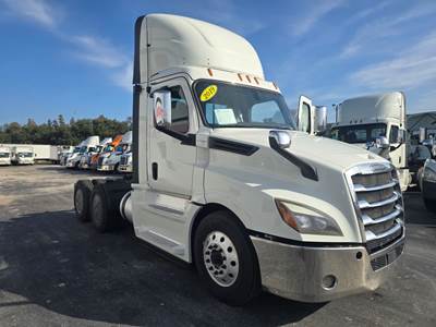 Freightliner Cascadia 126 Day Cab Truck - 450HP, 12 Speed Automatic
