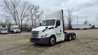 Freightliner Cascadia 126 Day Cab Truck - 400HP, 12 Speed Automatic