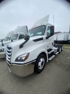Freightliner Cascadia 126 Day Cab Truck - 455HP, 12 Speed Automatic
