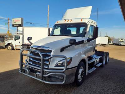 Freightliner Cascadia 126 Day Cab Truck - 455HP, 12 Speed Automatic
