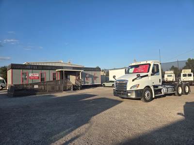 Freightliner Cascadia 126 Day Cab Truck - 450HP, 12 Speed Automatic