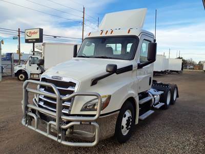 Freightliner Cascadia 126 Day Cab Truck - 455HP, 12 Speed Automatic