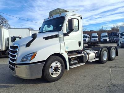 Freightliner Cascadia 126 Day Cab Truck - 450HP, 12 Speed Automatic