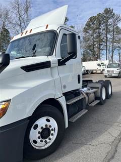 Freightliner Cascadia 126 Day Cab Truck - 455HP, 12 Speed Automatic