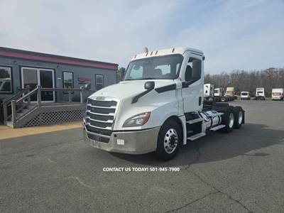 Freightliner Cascadia 126 Day Cab Truck - 450HP, 12 Speed Automatic
