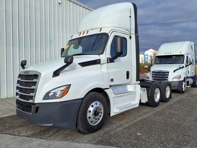 Freightliner Cascadia 126 Day Cab Truck - 400HP, 12 Speed Automatic