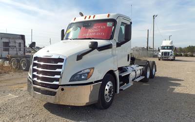 Freightliner Cascadia 126 Day Cab Truck - 450HP, 12 Speed Automatic