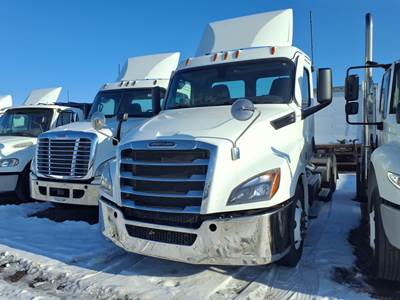 Freightliner Cascadia 126 Day Cab Truck - 450HP, 10 Speed Manual