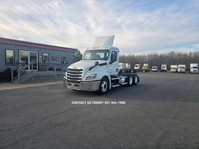 Freightliner Cascadia 126 Day Cab Truck - 455HP, 12 Speed Automatic