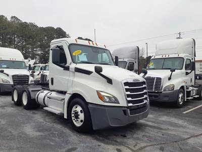 Freightliner Cascadia 126 Day Cab Truck - 450HP, 12 Speed Automatic