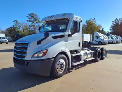 Freightliner Cascadia 126 Day Cab Truck - 450HP, 12 Speed Automatic