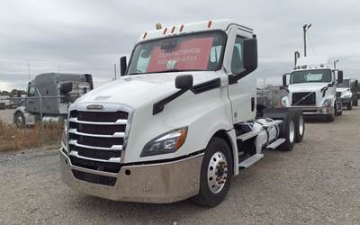 Freightliner Cascadia 126 Day Cab Truck - 450HP, 12 Speed Automatic
