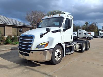 Freightliner Cascadia 126 Day Cab Truck - 455HP, 12 Speed Automatic