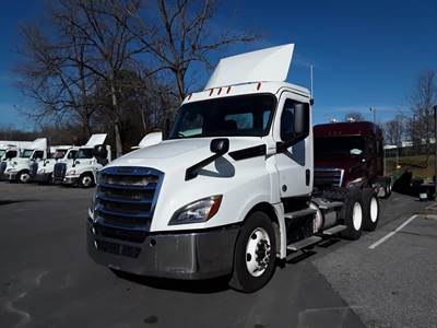 Freightliner Cascadia 126 Day Cab Truck - 450HP, 12 Speed Automatic