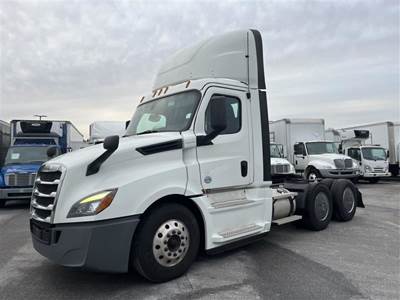 Freightliner Cascadia 126 Day Cab Truck - 400HP, 12 Speed Automatic