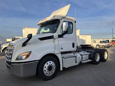 Freightliner Cascadia 126 Day Cab Truck - 450HP, 12 Speed Automatic