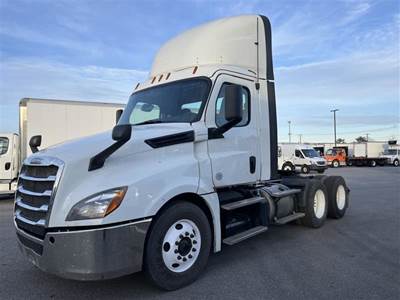 Freightliner Cascadia 126 Day Cab Truck - 450HP, 12 Speed Automatic