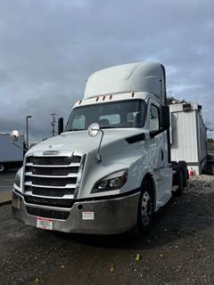 Freightliner Cascadia 126 Day Cab Truck - 410HP, 12 Speed Automatic