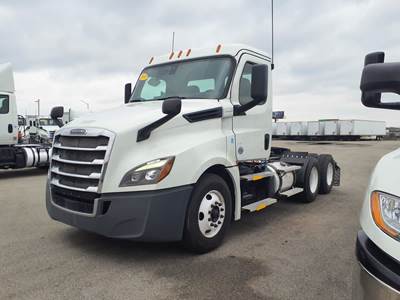 Freightliner Cascadia 126 Day Cab Truck - 455HP, 10 Speed Manual