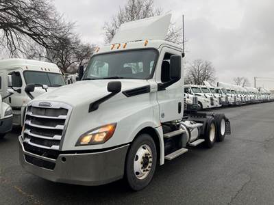 Freightliner Cascadia 126 Day Cab Truck - 450HP, 12 Speed Automatic