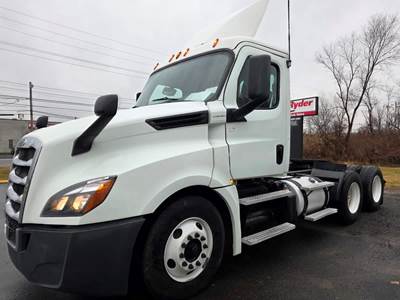 Freightliner Cascadia 126 Day Cab Truck - 450HP, 12 Speed Automatic
