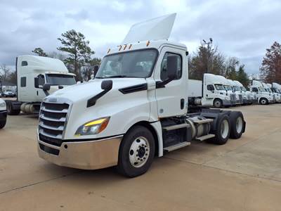 Freightliner Cascadia 126 Day Cab Truck - 455HP, 12 Speed Automatic