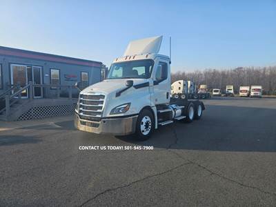 Freightliner Cascadia 126 Day Cab Truck - 455HP, 12 Speed Automatic