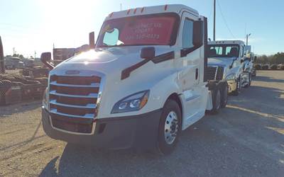 Freightliner Cascadia 126 Day Cab Truck - 400HP, 12 Speed Automatic