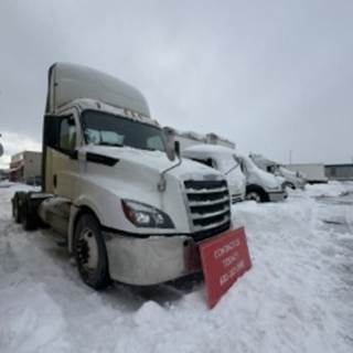 Freightliner Cascadia 126 Day Cab Truck - 455HP, 12 Speed Automatic